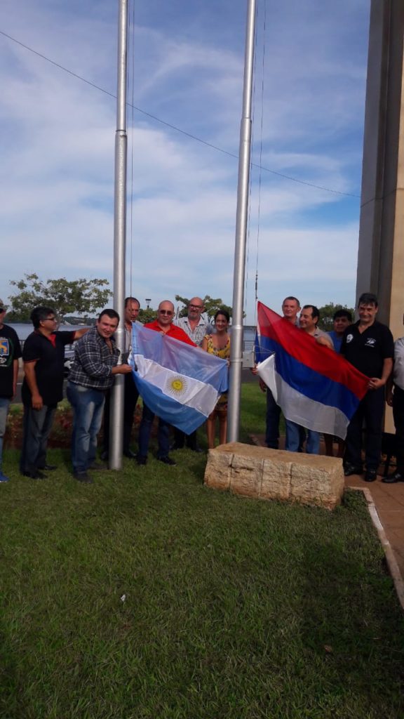 Nuevas Banderas en el monumento “Héroes de Malvinas”