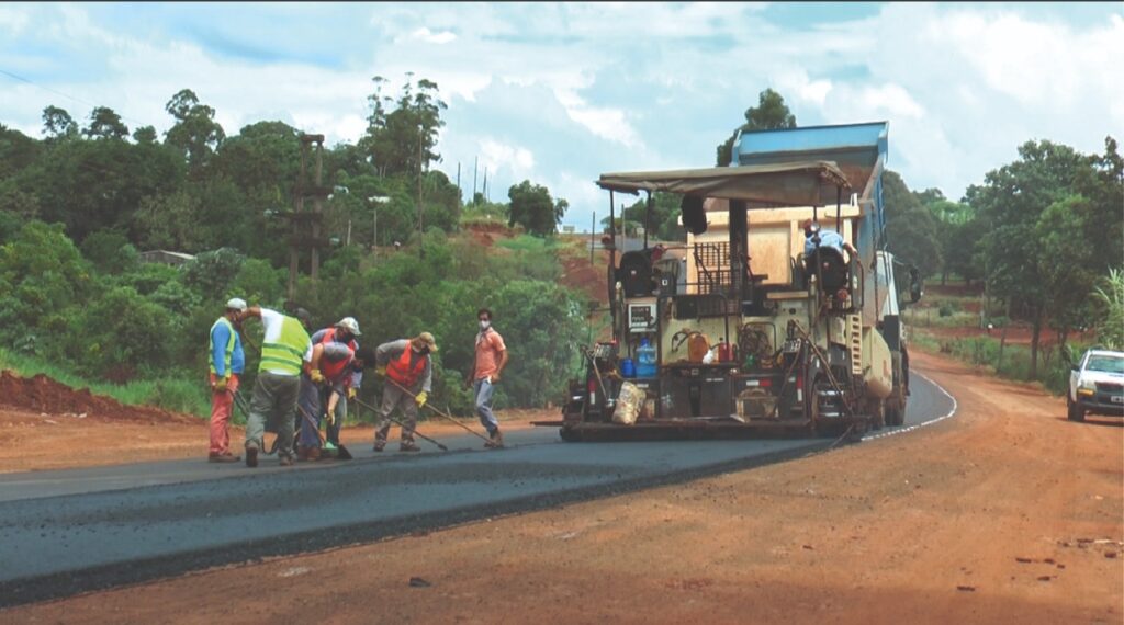 Vialidad trabaja en mantenimiento y repavimentación de la Ruta Provincial 20